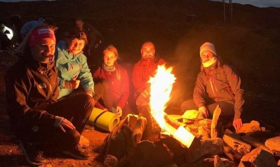 KOSELIG. Det var ikke bare blodslit på turen, men også sosiale koselige stunder som dette. KOSELIG. Det var ikke bare blodslit på turen, men også sosiale koselige stunder som dette. Foto: Morten Sjø