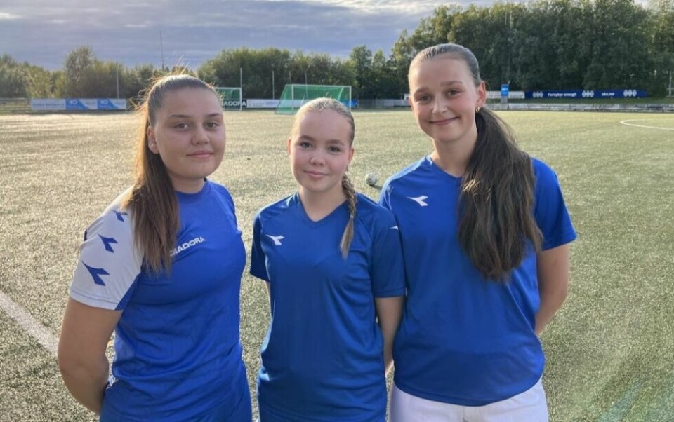 FORNØYDE. Janne Høgseth, Annemarte Lande Moen og Hannah Lund stortrivdes på teambuildingstur og mener det har gjort spillergruppa godt. De vil gjerne ha mer slikt for laget sitt. FORNØYDE. Janne Høgseth, Annemarte Lande Moen og Hannah Lund stortrivdes på teambuildingstur og mener det har gjort spillergruppa godt. De vil gjerne ha mer slikt for laget sitt. Foto: Espen Johansen