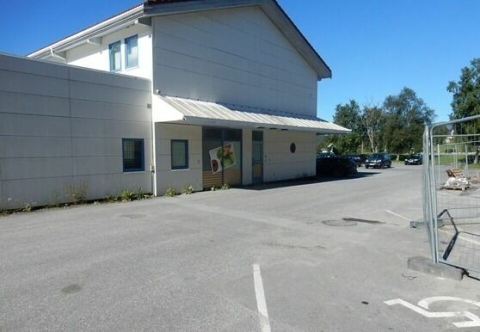 Mens gravingen pågår, vil det i en periode på ca. 3 uker være redusert fremkommelighet til Bakeriet og Coop Prix, samt hjemmetjenestens lokaler i det gamle Coop-bygget. Mens gravingen pågår, vil det i en periode på ca. 3 uker være redusert fremkommelighet til Bakeriet og Coop Prix, samt hjemmetjenestens lokaler i det gamle Coop-bygget. Foto: Sørfold kommune