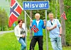 SKAL LAGE LIV. Denne gjengen skal sørge for at Misvær blir synlig på TV-skjermen under Arctic Race of Norway. Kommunedelsutvalgsleder Jens Ole Engelien (t.h.) sammen med Linda Sandåker og Tarjei Skare. Foto: Maria E. Trondsen