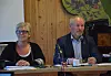 FORNØYD. Ordfører Rune Berg (Sp), her sammen med varaordfører Wenche Skarheim (AP) fikk hele kommunestyret med seg på null-alternativet for Saltdal. Foto: Iaa Sand Solli