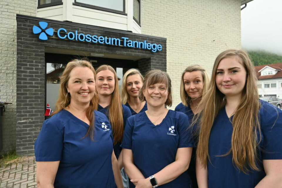 ÅPNINGSFEST. Nå er det nye tannlegekontoret på Rognan godt i gang. Onsdag var det åpningsfest. Fra venstre tannlegesekretær Anja Strøm, klinikk-koordinator Kristina Braseth Isaksen, tannlege Katarzyna Karlsen, tannlege Rannei Elisabeth Amundsen, tannlegesekretær Joanna B. Johansen og tannlege Cristell-Mari Hissink. Alle foto: Lise Ailin Rosvoll BerntzenKlinikk-koordinator Kristina Braseth Isaksen (t.v.) ønsket velkommen til åpningsfesten. ÅPNINGSFEST. Nå er det nye tannlegekontoret på Rognan godt i gang. Onsdag var det åpningsfest. Fra venstre tannlegesekretær Anja Strøm, klinikk-koordinator Kristina Braseth Isaksen, tannlege Katarzyna Karlsen, tannlege Rannei Elisabeth Amundsen, tannlegesekretær Joanna B. Johansen og tannlege Cristell-Mari Hissink. Alle foto: Lise Ailin Rosvoll Berntzen