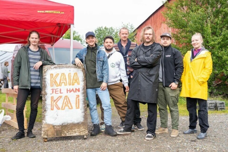 RAINBOWHEAD. Fra høyre Julie R. Hopshaug (Visual artist), Ole-Mathias (trommer), Martin Ø. Haugen (Bassist, VFX), Jonas Ulleland (saksofon, keyboard) Nicolás Palacios (gitar). Henrik Høybraaten (vokal, gitar) og Kjetil Engebak (gitar). RAINBOWHEAD. Fra høyre Julie R. Hopshaug (Visual artist), Ole-Mathias (trommer), Martin Ø. Haugen (Bassist, VFX), Jonas Ulleland (saksofon, keyboard) Nicolás Palacios (gitar). Henrik Høybraaten (vokal, gitar) og Kjetil Engebak (gitar). Foto: Anita Sjåvik