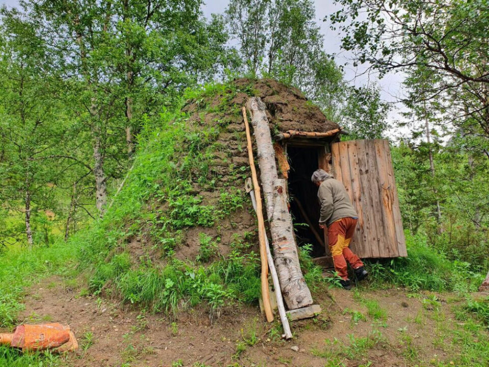 GAMMEN. Her er en av gammene fra utsiden. GAMMEN. Her er en av gammene fra utsiden. Foto: Øyvind Finnevolden