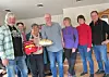 GLEDE. Det ble kake på Ribo da hjertestarterne ankom tirsdag. Fra venstre Ronny Sortland, Sissel Togstad, May Gerhardsen fra saniteten, Ketil Johansen, Bodil Stolpen, Britt Elin Abelsen, Kurt Johansen.