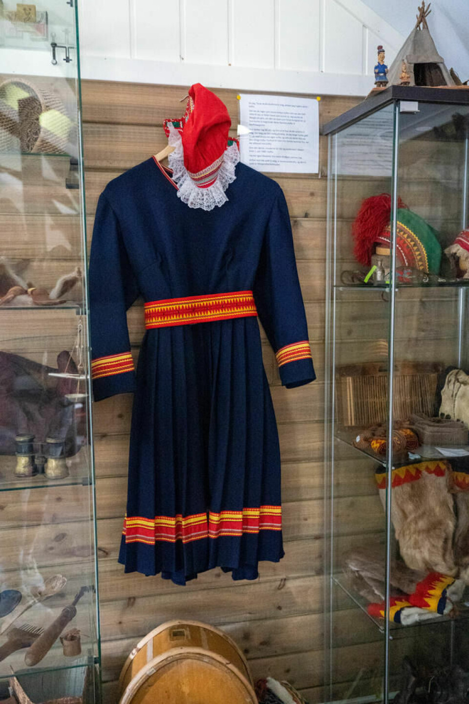 KONFIMARSJON. Her henger datterens konfirmasjonskofte. KONFIMARSJON. Her henger datterens konfirmasjonskofte. Foto: Foto: Anita Sjåvik