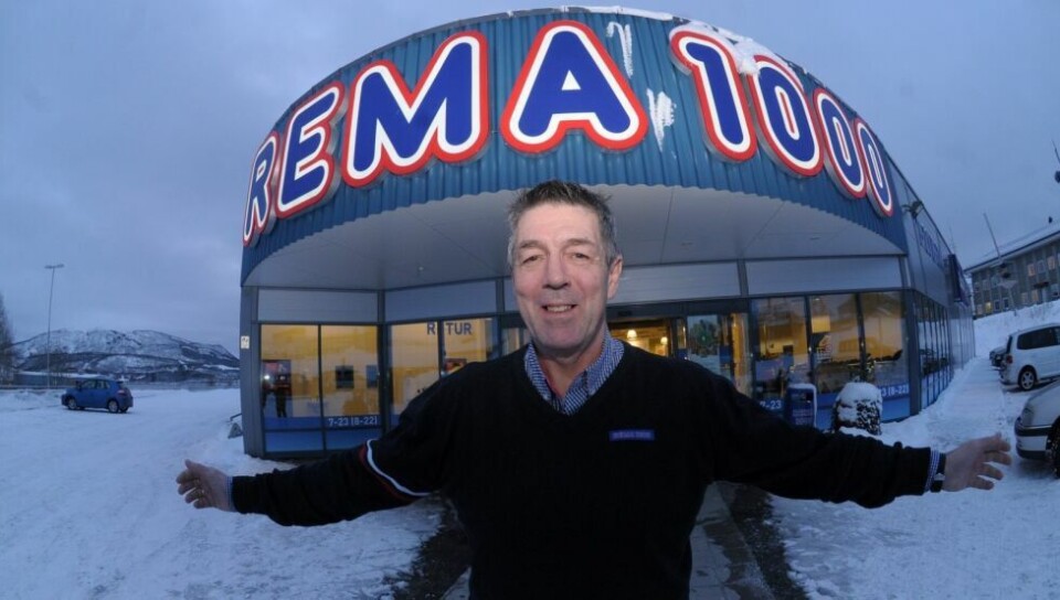 QUIZ. I år er det 20 år siden Chris Garstad flyttet butikken sin fra Foldaveien til Sjøgata. Senere ble den flyttet til nye lokaler der den er i dag. Men husker du hva butikken het før den ble med i Rema 1000-kjeden? QUIZ. I år er det 20 år siden Chris Garstad flyttet butikken sin fra Foldaveien til Sjøgata. Senere ble den flyttet til nye lokaler der den er i dag. Men husker du hva butikken het før den ble med i Rema 1000-kjeden? Foto: Arild Bjørnbakk