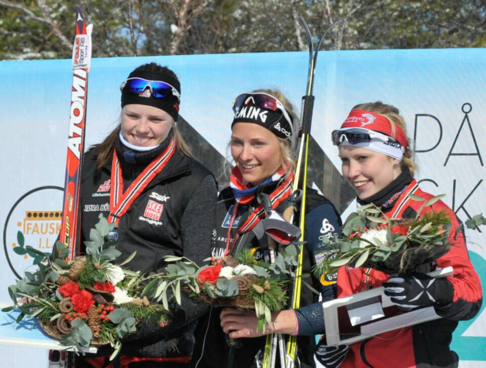 SPRINTPALLEN. Juniorene gikk sprint på Fauske. Fra venstre sølvvinner Anne Emilie Kant fra Hernes, gullvinner Rikke Bergsvand fgra Heming og bronsevinneren, Fauskes egen Christina Rolandsen. SPRINTPALLEN. Juniorene gikk sprint på Fauske. Fra venstre sølvvinner Anne Emilie Kant fra Hernes, gullvinner Rikke Bergsvand fgra Heming og bronsevinneren, Fauskes egen Christina Rolandsen. Foto: Tord Øverås