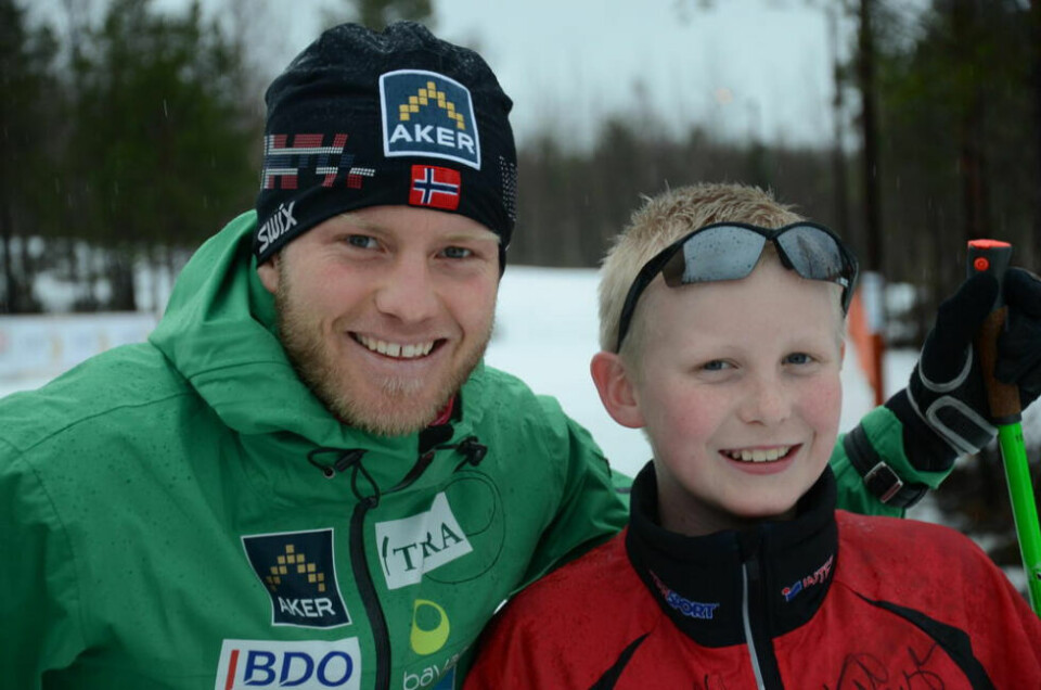 MØTE. Martin Johnsrud Sundby og Bjørn Henrik Slotten rett før mesterskapet tok til. Det var mange som villle ha bilde med de store stjernene. . MØTE. Martin Johnsrud Sundby og Bjørn Henrik Slotten rett før mesterskapet tok til. Det var mange som villle ha bilde med de store stjernene. . Foto: Espen Johansen