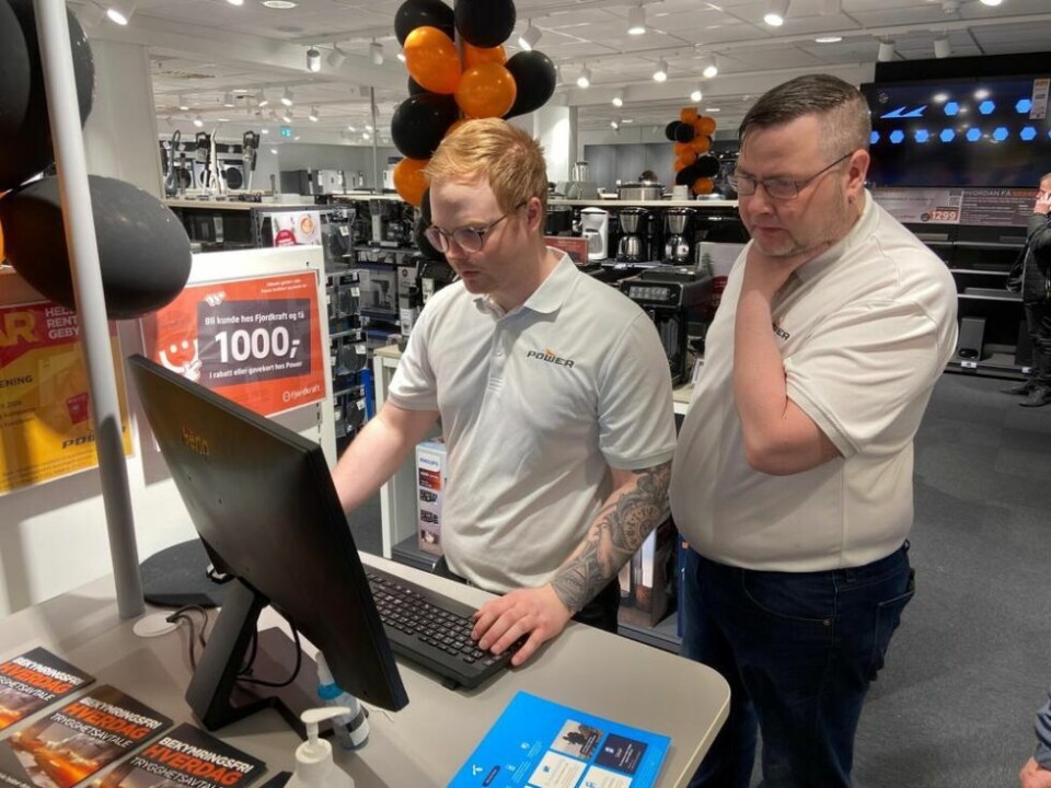 FAR OG SØNN. Markus og Frode Fredriksen eier hver sin halvpart av den nye butikken på Amfi-senteret. FAR OG SØNN. Markus og Frode Fredriksen eier hver sin halvpart av den nye butikken på Amfi-senteret. Foto: Kenneth Strømsvåg