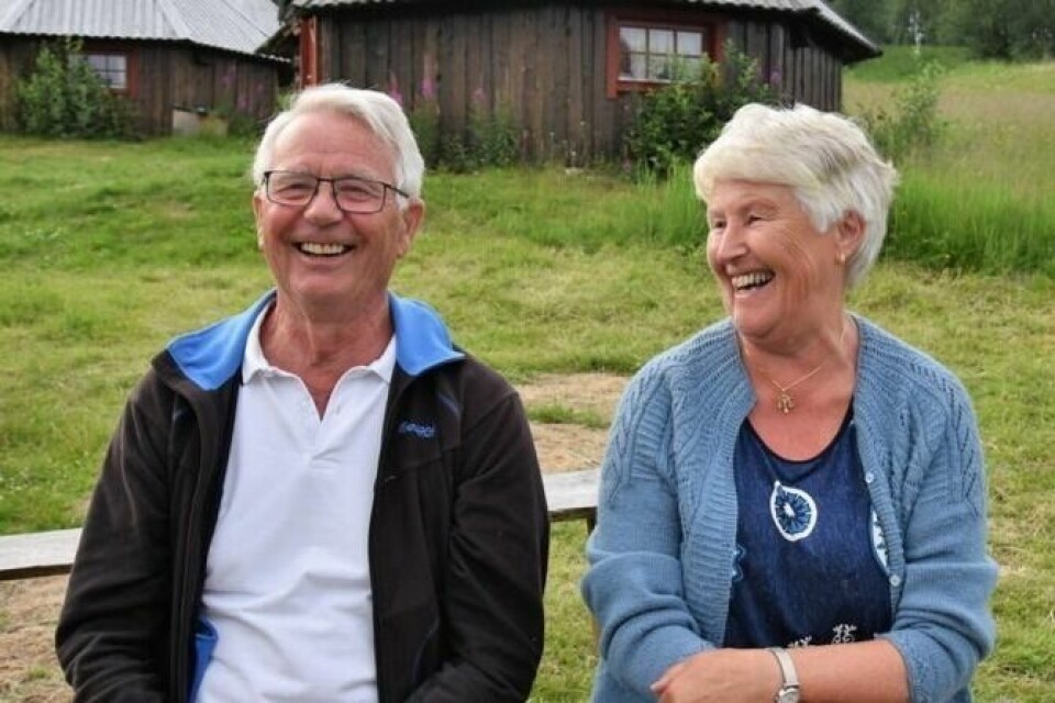 FÅR TYN. Gyda Tollånes må tåle mye fleip og godslig tyn nå som navnesøsterens herjer. Her i et muntert øyeblikk med ektemannen Egil i juli i fjor. FÅR TYN. Gyda Tollånes må tåle mye fleip og godslig tyn nå som navnesøsterens herjer. Her i et muntert øyeblikk med ektemannen Egil i juli i fjor. Foto: Lars Olav Handeland