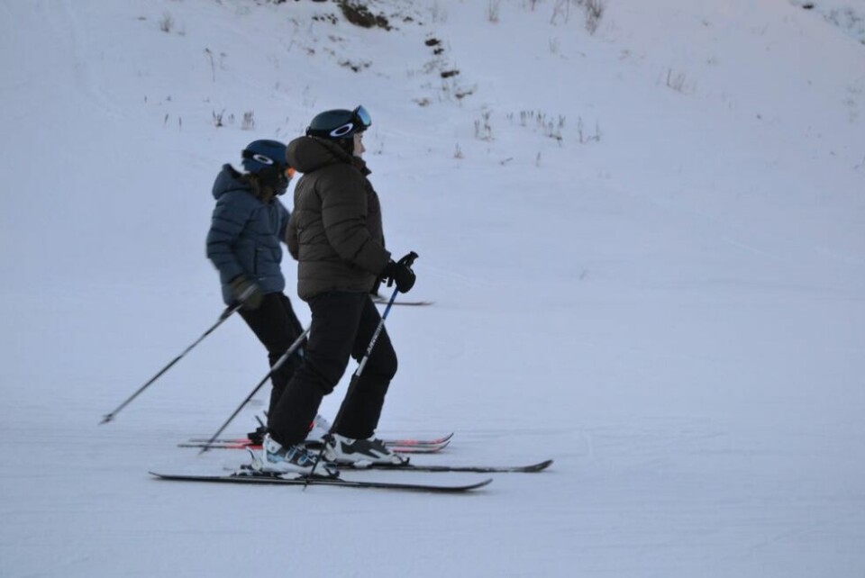 KALDT. Minus 16 grader er kaldt i en alpinbakke. De som kjører i 50 km/t får en effektiv temperatur på minus 30 grader. Det kan det være fare for frostskader. KALDT. Minus 16 grader er kaldt i en alpinbakke. De som kjører i 50 km/t får en effektiv temperatur på minus 30 grader. Det kan det være fare for frostskader.