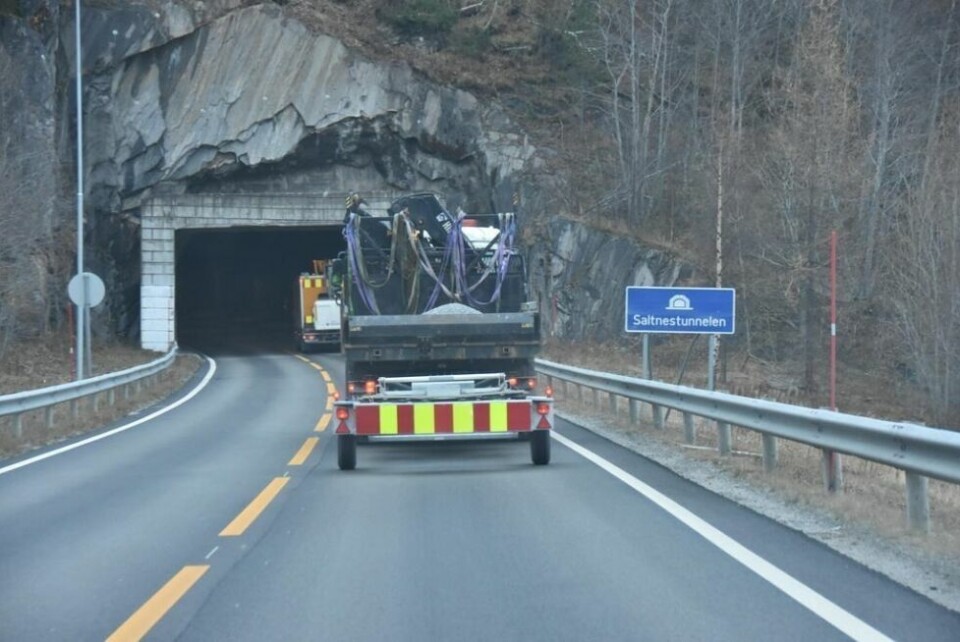STENGES I RYKK OG NAPP. Saltnestunnelen på E6 i Saltdal stenges periodevis gjennom kvelden og natta. STENGES I RYKK OG NAPP. Saltnestunnelen på E6 i Saltdal stenges periodevis gjennom kvelden og natta. Foto: Sylvia Bredal
