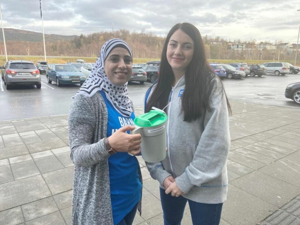 AKSJONSKLARE. Alia Gamil og Kassandra Petsa teller ned til TV-aksjonen søndag 24. oktober. Nå setter de sin lit til at nok folk melder seg som bøssebærere. AKSJONSKLARE. Alia Gamil og Kassandra Petsa teller ned til TV-aksjonen søndag 24. oktober. Nå setter de sin lit til at nok folk melder seg som bøssebærere. Foto: Kenneth Strømsvåg