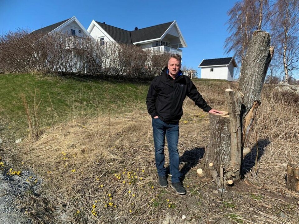BOR PÅ KVIKKLEIRE. Øyvind Engan bor på et kvikkleire-område på Erikstad i Fauske. Han har meldt fra til kommunen om at beboerne i området har merket seg at det har skjedd betydelige bevegelser i bakken. BOR PÅ KVIKKLEIRE. Øyvind Engan bor på et kvikkleire-område på Erikstad i Fauske. Han har meldt fra til kommunen om at beboerne i området har merket seg at det har skjedd betydelige bevegelser i bakken. Foto: Frank Øvrewall