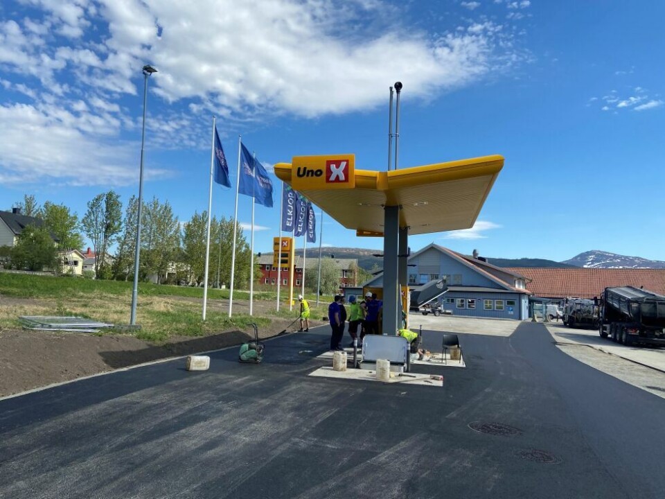 ÅPNER SNART Den nye UnoX-stasjonen ved Rema 1000 på Fauske åpner etter planen neste uke. ÅPNER SNART Den nye UnoX-stasjonen ved Rema 1000 på Fauske åpner etter planen neste uke. Foto: Kenneth Strømsvåg