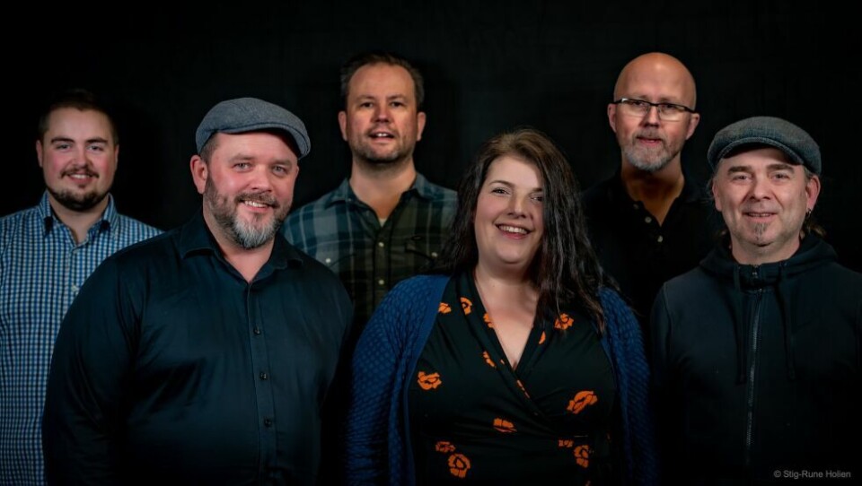 KLAR MED NY LÅT: OBQ Groove Experience består av Ole Bøhlerengen piano, vokal, Solveig Martinussen Næstby, vokal, Jim Raymond Hansen, gitar, vokal, Tore Eriksen Lunde, gitar vokal, Øystein Gangstøe, bass, fløyte, vokal, Stig Rune Holien, trommer, perkusjon. KLAR MED NY LÅT: OBQ Groove Experience består av Ole Bøhlerengen piano, vokal, Solveig Martinussen Næstby, vokal, Jim Raymond Hansen, gitar, vokal, Tore Eriksen Lunde, gitar vokal, Øystein Gangstøe, bass, fløyte, vokal, Stig Rune Holien, trommer, perkusjon. Foto: OBQ