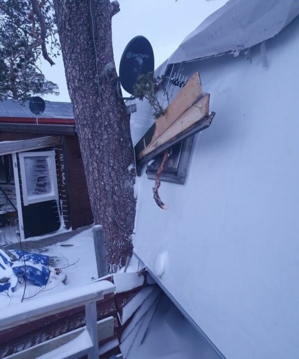 NATURKREFTER. Campingvogna hadde fått et ublidt møte med moder natur. NATURKREFTER. Campingvogna hadde fått et ublidt møte med moder natur.