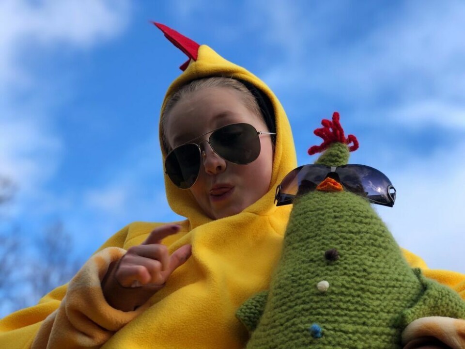 Påska 2021I påska er vi på hyttetur sammen med nærmeste familie. Påskestemning for oss er påskeegg-jakt og brettspill. God Påske! På bildet er lillesøster Henriette, og bildet er tatt av storesøster Mathilde.