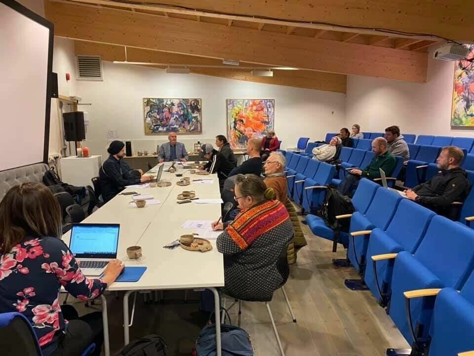 SAMLET. Store deler av reindrifta i Nordland var representert på et møte på Storjord der de kom fram til en felles uttalelse. I ettertid har alle distriktene sluttet seg til standpunktene. SAMLET. Store deler av reindrifta i Nordland var representert på et møte på Storjord der de kom fram til en felles uttalelse. I ettertid har alle distriktene sluttet seg til standpunktene. Foto: Jon-Ante Kuhmunen