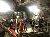 BERGTATT. Reiselivsnæringen besøkte tidligere i høst besøksgruva på Sandnes. Her forteller John Gunnar Olsen et stykke gruvehistorie for Leif Helge Olsen fra Sulitjelma hotell, Stig Børre Hansen fra Fjellandsbyen, Bjørn Thomas Hansen fra Turistsenteret, Erik Liland Jensen fra Fjellfarer, Ida Beate Otterlei og Tom Vegard Larsen, begge fra Nordlandsmuseet. Foto: Maria Edvardsen