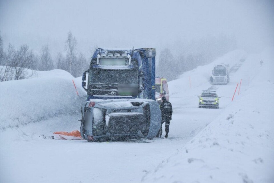 HAR KONKLUDERT. En vogntogsjåfør ble påkjørt mens han skulle legge på kjettinger på fjellovergangen ved Kobbskaret i april i år. HAR KONKLUDERT. En vogntogsjåfør ble påkjørt mens han skulle legge på kjettinger på fjellovergangen ved Kobbskaret i april i år. Foto: Tarjei Abelsen