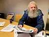 15 ÅRS ARBEID. Finn Strand i Beiarn kan konstatere at 15 års arbeid med et pitesamisk skriftspråk er fullendt. Å ha et eget skriftspråk er viktig for at språket ikke skal dø ut. I dag er det bare i overkant av 30 personer som kan pitesamisk. Foto: Frank Øvrewall