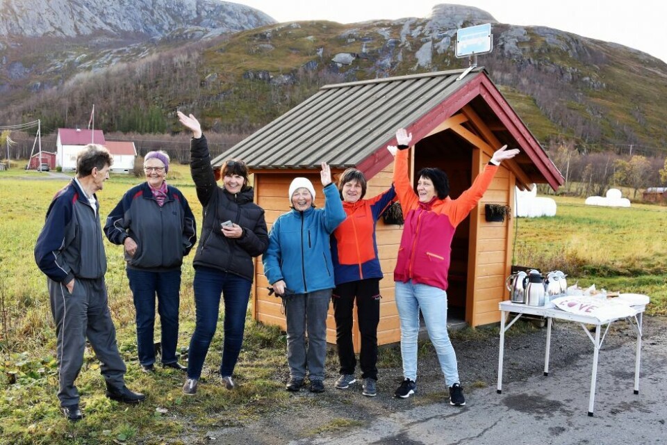 VELKOMST FOR NY VEI. Mottagelseskomitéen på Ljønes. Fra venstre Tormod Kaspersen, Inger Lise Kaspersen, Anne Grete Kvikstad, Anita Liabø, Dorota Orlik og Solrun Bjerkli Jacobsen. VELKOMST FOR NY VEI. Mottagelseskomitéen på Ljønes. Fra venstre Tormod Kaspersen, Inger Lise Kaspersen, Anne Grete Kvikstad, Anita Liabø, Dorota Orlik og Solrun Bjerkli Jacobsen. Foto: Lars Olav Handeland