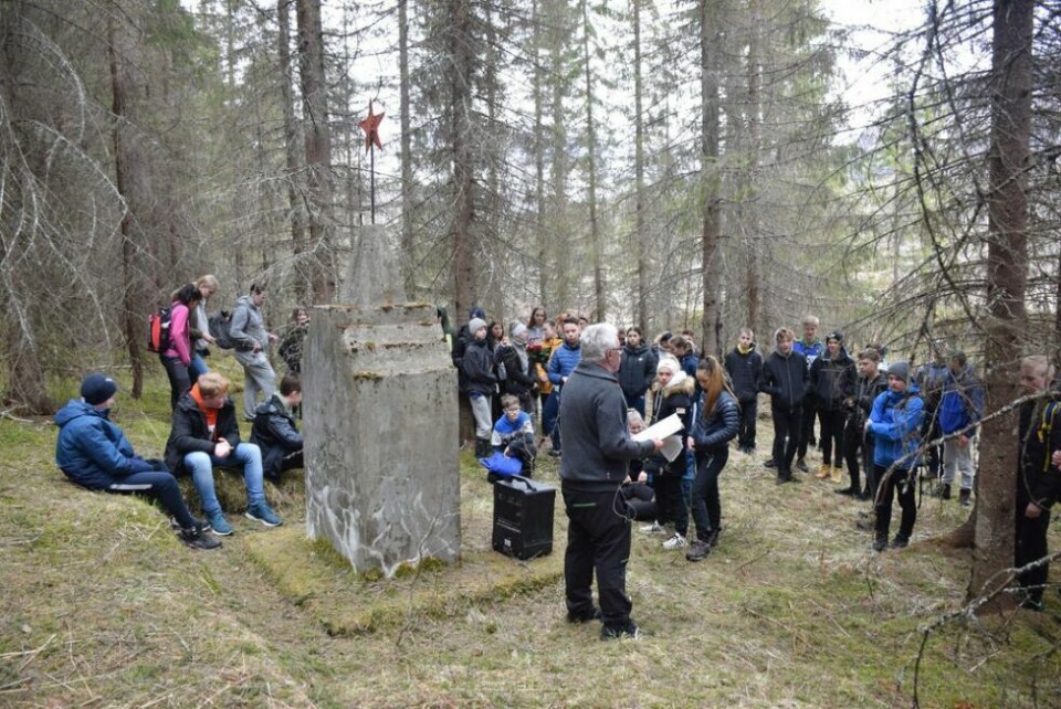 KRIGSHISTORIE. Minnestøtta i Trolldalen er et av krigsminnene som Ole Henrik Fagerbakk i lokalhistorielaget mener bør være med i en kulturminneplan. Her fra et arrangement med skoleelever i 2019.Begge foto: Eva S. WintherKULTURMINNE. Rørstad kirke er et av de eldste byggene i Sørfold kommune. Den sto ferdig i 1761. KRIGSHISTORIE. Minnestøtta i Trolldalen er et av krigsminnene som Ole Henrik Fagerbakk i lokalhistorielaget mener bør være med i en kulturminneplan. Her fra et arrangement med skoleelever i 2019.Begge foto: Eva S. Winther