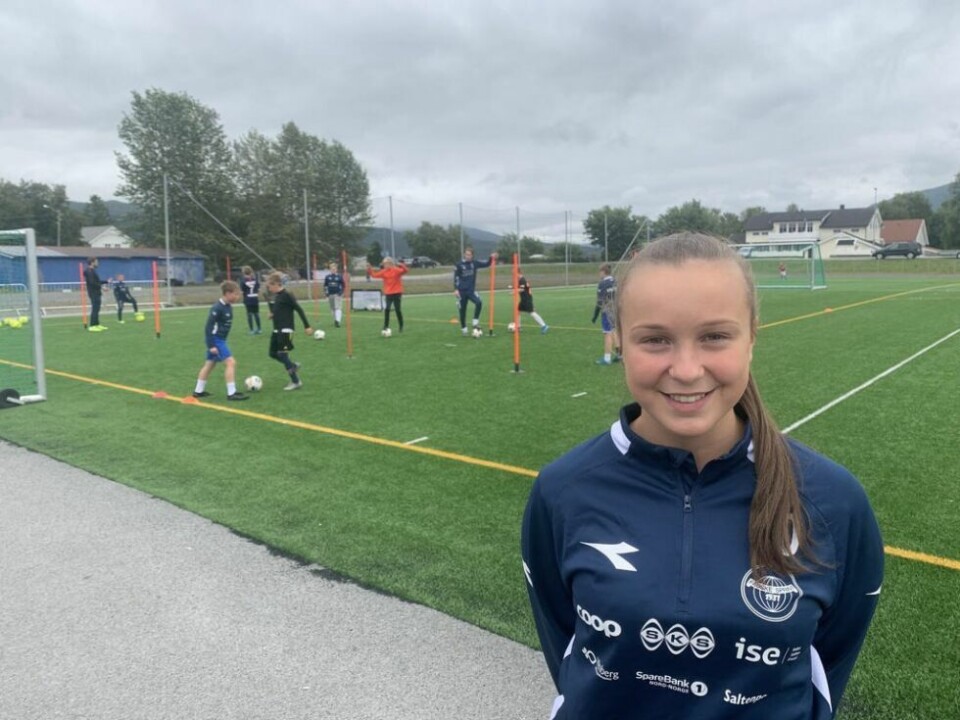 INSTRUKTØR. Oda Martine Bangfil meldte overgang til Sprint som spiller i vinter, men har foreløpig ikke spilt en eneste kamp. - Kjedelig, men prøver å glede med til det blir og holde motivasjonen oppe. Denne uka var hun instruktør for de minste på fotballskola. INSTRUKTØR. Oda Martine Bangfil meldte overgang til Sprint som spiller i vinter, men har foreløpig ikke spilt en eneste kamp. - Kjedelig, men prøver å glede med til det blir og holde motivasjonen oppe. Denne uka var hun instruktør for de minste på fotballskola. Foto: Espen Johansen