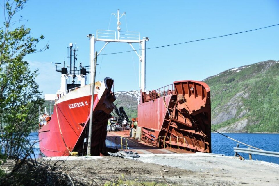 Her trekker og dytter tre lastebiler 235 tonn tung transformator Foto: Tarjei Abelsen