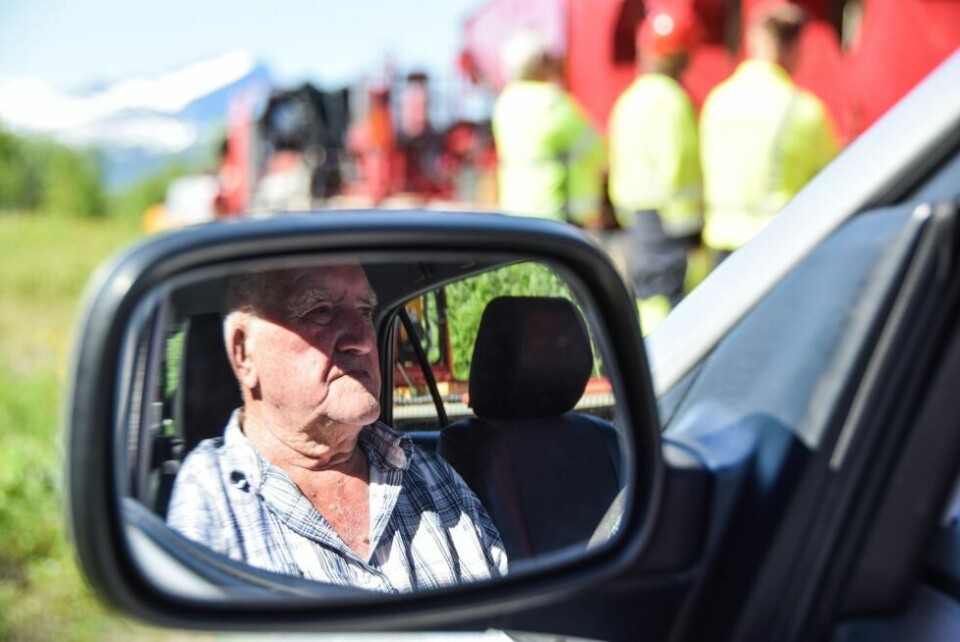 NABO. Øyvind Arntzen har hytte rett ved kaia på Sommerset og fulgte med på starten av reisen i Sørfold for den nye transformatoren. NABO. Øyvind Arntzen har hytte rett ved kaia på Sommerset og fulgte med på starten av reisen i Sørfold for den nye transformatoren. Foto: Tarjei Abelsen