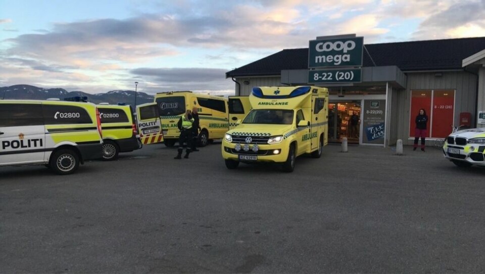 UTRYKNING. Politi og ambulanse rykket ut til Mega da meldingen om voldsepisoden kom. UTRYKNING. Politi og ambulanse rykket ut til Mega da meldingen om voldsepisoden kom. Foto: Tarjei Abelsen