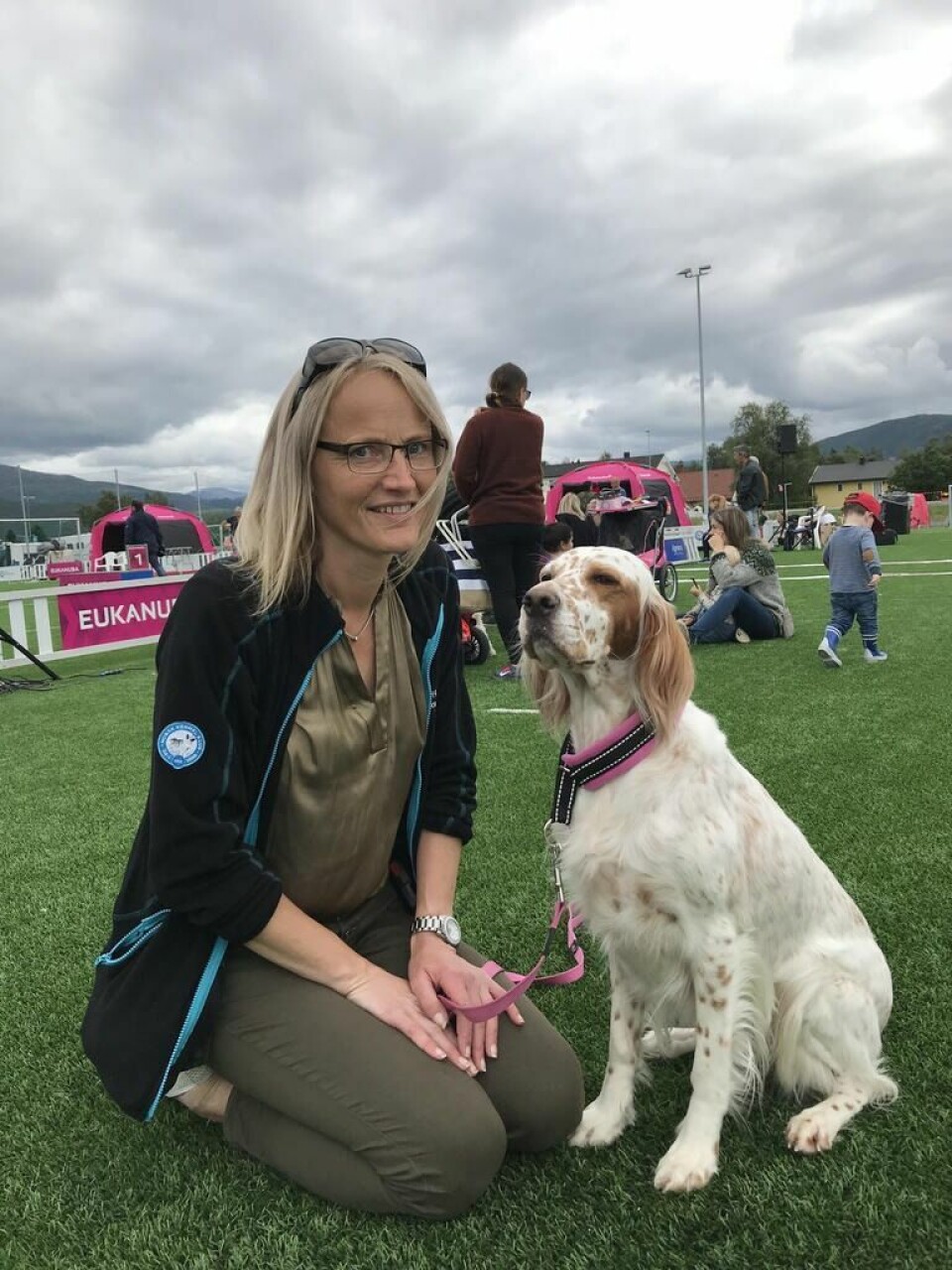 Leder i Norsk Kennel Klub (NKK) region Nordland, Lisbeth Annie Endresen er glad for at de klarer å gjennomføre utstillingen med de restriksjonene som er på grunn av korona. Bildet er fra utstillingen i 2018. Leder i Norsk Kennel Klub (NKK) region Nordland, Lisbeth Annie Endresen er glad for at de klarer å gjennomføre utstillingen med de restriksjonene som er på grunn av korona. Bildet er fra utstillingen i 2018. Foto: Maria Edvardsen