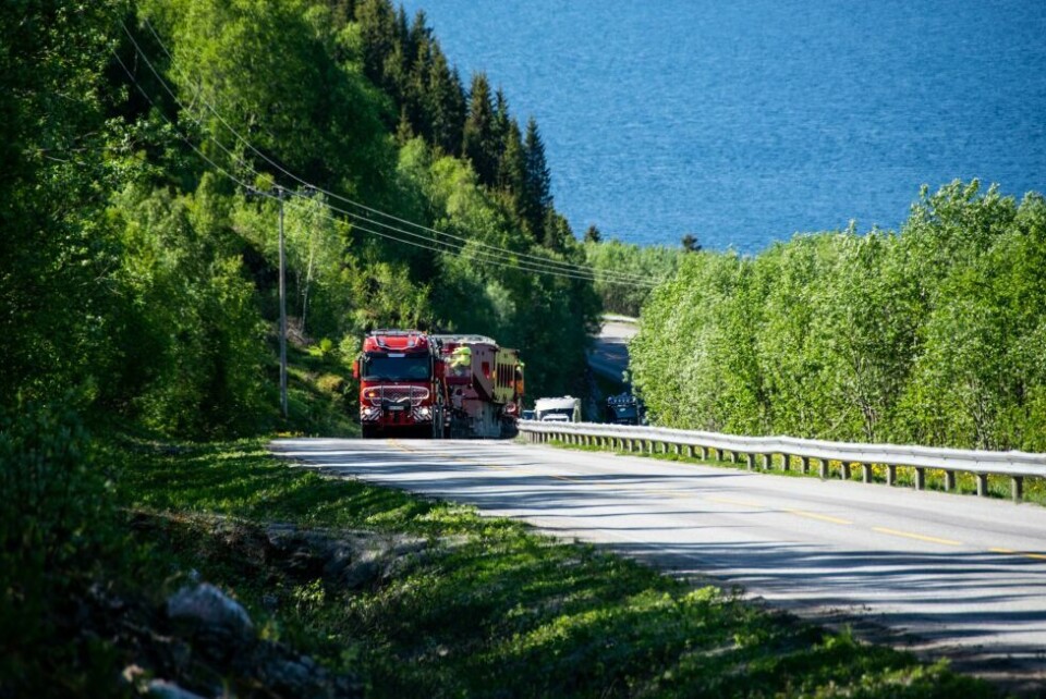 Her trekker og dytter tre lastebiler 235 tonn tung transformator Foto: Tarjei Abelsen