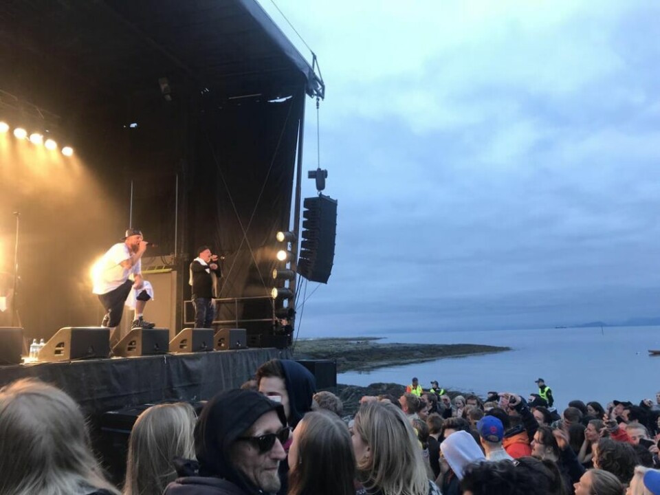 EKSTRAARBEID. Ifølge arrangørene var det mer arbeid å arrangere festival i koronaåret 2020 enn det var i 2018, til tross for at det bare er lov å samle 200 mennesker. Grunnen var alle sikkerhetstiltakene rundt pandemien. Bildet er fra festivalen i 2018, da Joddski spilte. Arkivfoto: Maria EdvardsenTIDLIGERE WORKSHOP. Bildet er fra God Nok-festivalen i 2018, hvor Maja Zakariassen ledet en workshop der deltakerne fikk prøve seg som klovn, noe som er like alvorlig som det er morsomt. I år var temaet å øve seg på livet gjennom teater. Arkivfoto: Maria Edvardsen EKSTRAARBEID. Ifølge arrangørene var det mer arbeid å arrangere festival i koronaåret 2020 enn det var i 2018, til tross for at det bare er lov å samle 200 mennesker. Grunnen var alle sikkerhetstiltakene rundt pandemien. Bildet er fra festivalen i 2018, da Joddski spilte. Arkivfoto: Maria Edvardsen