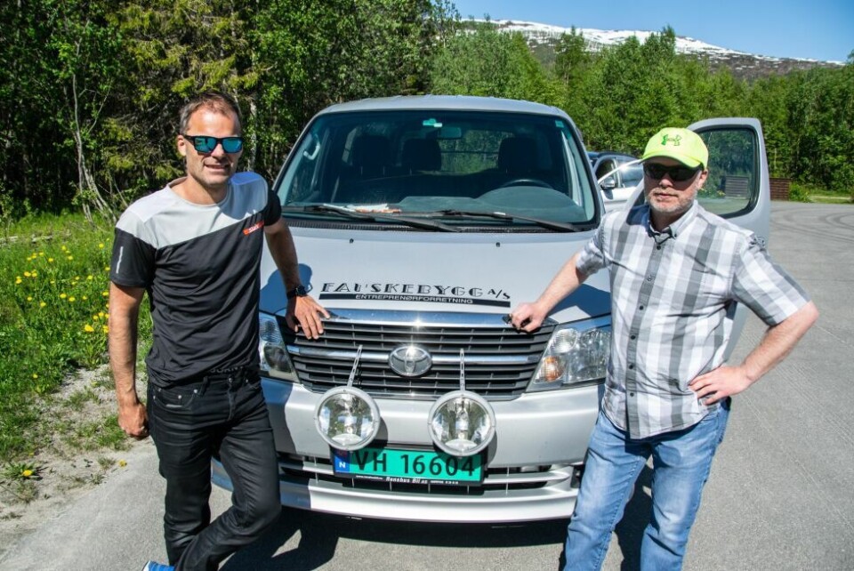 Her trekker og dytter tre lastebiler 235 tonn tung transformator Foto: Tarjei Abelsen