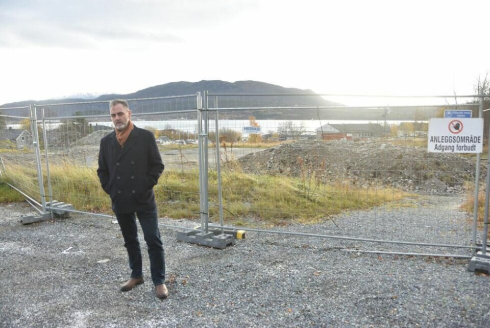 Geir Nystrand fra Miris Eiendom på sentralskoletomta i 2018, da han hadde stor tro på prosjektet. Geir Nystrand fra Miris Eiendom på sentralskoletomta i 2018, da han hadde stor tro på prosjektet. Foto: Sylvia Bredal
