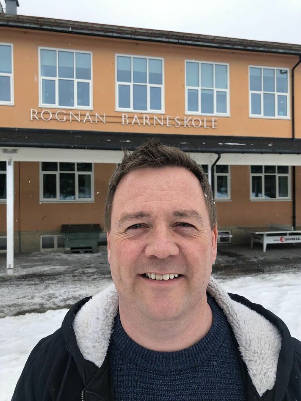 SNART KLART. Morten Børge Ludviksen, rektor ved Rognan barneskole, kan snart åpne skolen for de yngste elevene igjen. SNART KLART. Morten Børge Ludviksen, rektor ved Rognan barneskole, kan snart åpne skolen for de yngste elevene igjen.