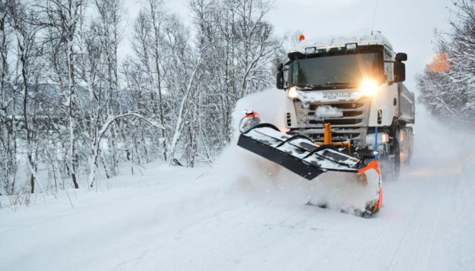 BRØYTING. Fauske kommune har en klar plan på hvor det settes inn ressurser først når det må brøytes. I deler av kommunen gjør de jobben selv, mens andre steder er det lokal entreprenør som har ansvaret. Illustrasjonsfoto