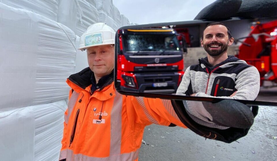 NYE LØSNINGER. Morten Nakling Bangås (på telefonen) og Erik Andrè Sølberg skal sørge bedre bærekraftige løsninger for avfallet fra de offentlige selskapene i Nord-Norge. NYE LØSNINGER. Morten Nakling Bangås (på telefonen) og Erik Andrè Sølberg skal sørge bedre bærekraftige løsninger for avfallet fra de offentlige selskapene i Nord-Norge. Foto: Arnt E. Pedersen, Iris Salten