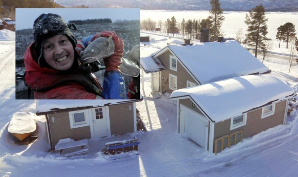 UTFORDRING. Bård Larsen skal selge hytten sin i Sverige, men en stengt grense skaper utfordringer.NORMALT. Boligmegler Daniel Nyström i Länsförsäkringer Fastighetsförmedling at markedet fortsatt er bra. UTFORDRING. Bård Larsen skal selge hytten sin i Sverige, men en stengt grense skaper utfordringer.