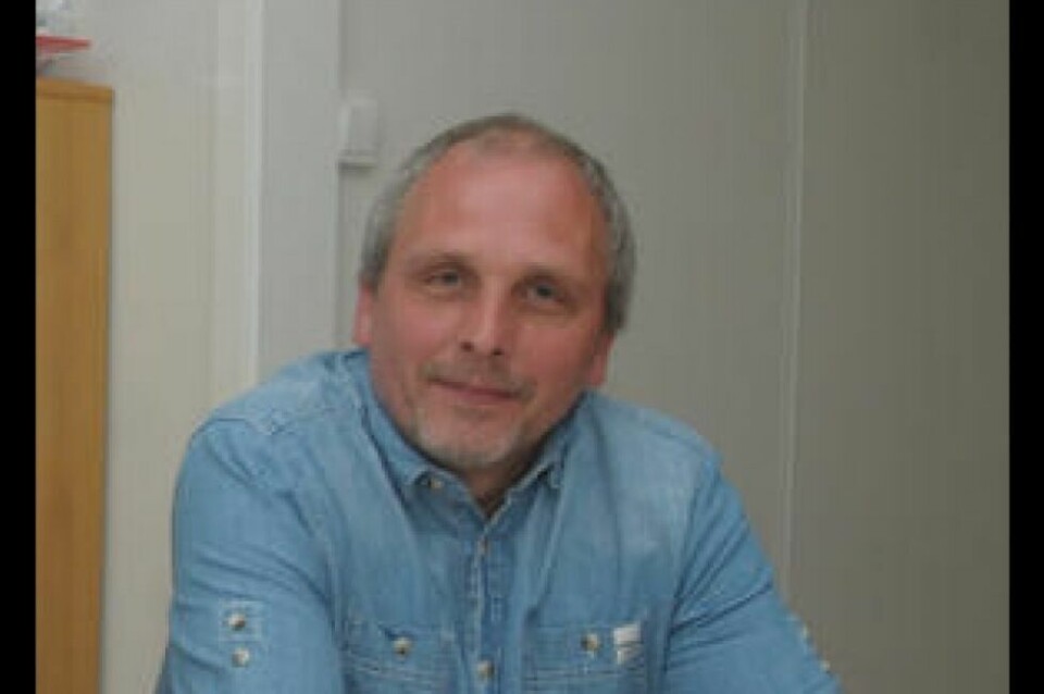 TAR TELEFONEN. Roy Larsen besvarer den nye støttetelefonen til Sørfold kommune. Den er beregnet på de som er engstelige i forbindelse med korona-situasjonen. TAR TELEFONEN. Roy Larsen besvarer den nye støttetelefonen til Sørfold kommune. Den er beregnet på de som er engstelige i forbindelse med korona-situasjonen. Foto: Arild Bjørnbakk