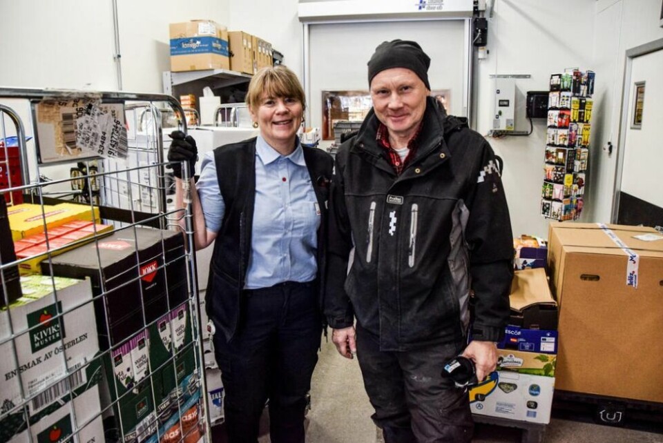 ARBEIDSOM. Anne- Kirsti og Thomas Westerlund fikk en strålende åpning med den nye Ica-butikken sin. Men nå fører en stengt grense til dramatisk fall i besøkende kunder, og familien er spent på utviklingen. ARBEIDSOM. Anne- Kirsti og Thomas Westerlund fikk en strålende åpning med den nye Ica-butikken sin. Men nå fører en stengt grense til dramatisk fall i besøkende kunder, og familien er spent på utviklingen. Foto: Tarjei Abelsen