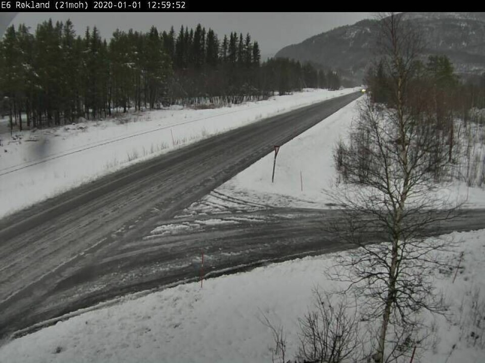 Slik ser E6 ut ved Røkland i Saltdal rundt klokken ett første nyttårsdag. Slik ser E6 ut ved Røkland i Saltdal rundt klokken ett første nyttårsdag. Foto: Statens vegvesen webkamera