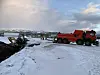 BERGING. En bergingsbil måtte til for å vinsje gravemaskinene opp på fast grunn. Foto: Frank Øvrewall
