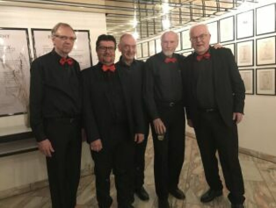 VARIERT MUSIKK. Herrelaget var på scenen tidlig på kvelden, og sørget for variasjon fra scenen. VARIERT MUSIKK. Herrelaget var på scenen tidlig på kvelden, og sørget for variasjon fra scenen. Foto: Isa Martine Eftevand Orvin