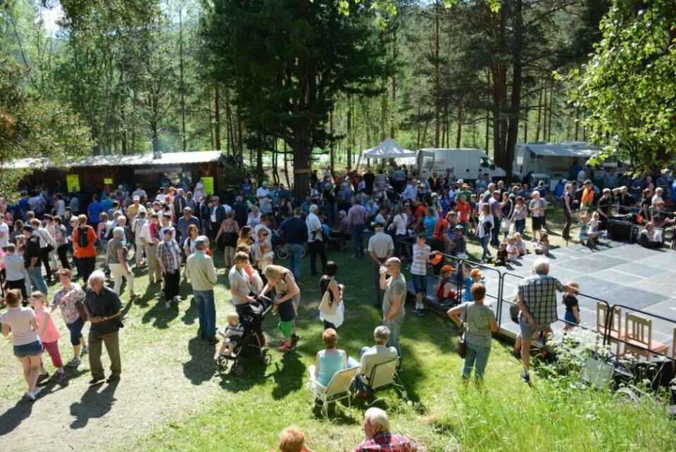 FOLKELIV. I fjor gjestet over 3.000 mennesker Skogvoktergården på dagen. I sommer blir det også folkeliv om kvelden og det blir lagt ut 1.000 festivalpass onsdag 11. desember. FOLKELIV. I fjor gjestet over 3.000 mennesker Skogvoktergården på dagen. I sommer blir det også folkeliv om kvelden og det blir lagt ut 1.000 festivalpass onsdag 11. desember. Foto: Helge Simonsen