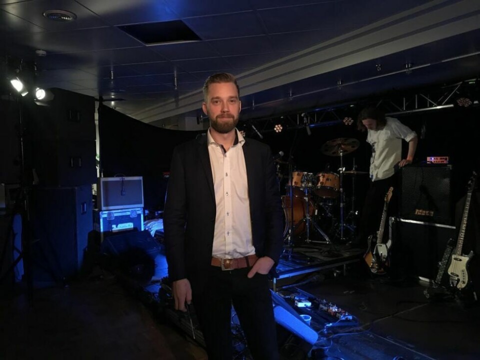 Viktig møteplass. Leder i Fauske Rockeklubb, Bjørn Morten Johansen, mener at det er viktig med en slik møteplass for gamle kjente som kommer hjem til jul. Viktig møteplass. Leder i Fauske Rockeklubb, Bjørn Morten Johansen, mener at det er viktig med en slik møteplass for gamle kjente som kommer hjem til jul. Foto: Isa Martine Eftevand Orvin