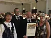 TOK IMOT PRIS. Saltdal er kåret til årets beitekommune. Lørdag kveld tok ordfører Rune Berg imot prisen. Fra venstre leder i Norsk bonde og småbrukarlag Kjersti Hoff, leder i rovviltutvalget i bonde og småbrukerlaget Ståle Støen, Saltdal-ordfører Rune Berg og leder i Nordland bonde og småbrukerlag Astrid T. Olsen. Foto: Ann Guro Hansen